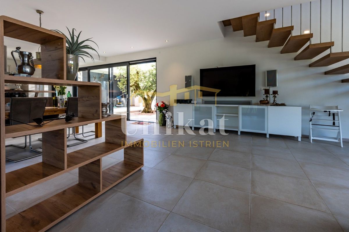 Casa di lusso con garage sotterraneo - 3 km dal mare